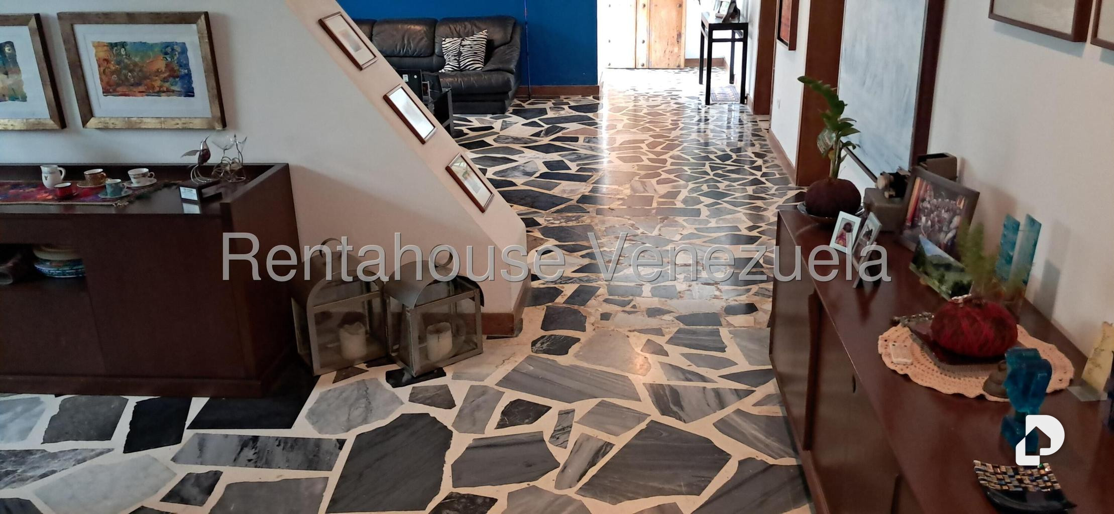Casa en Altamira, Caracas – 25