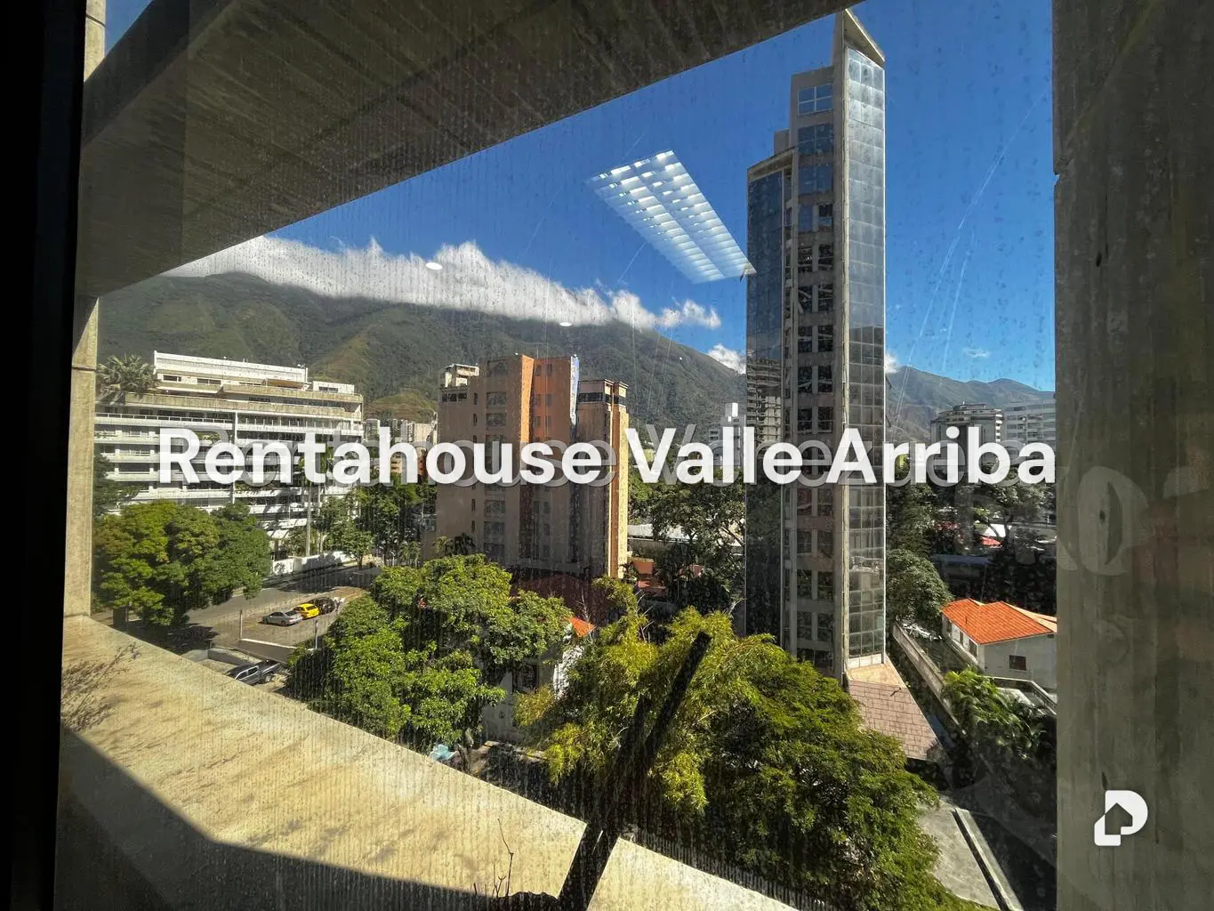 Oficina en La Castellana, Caracas – 24