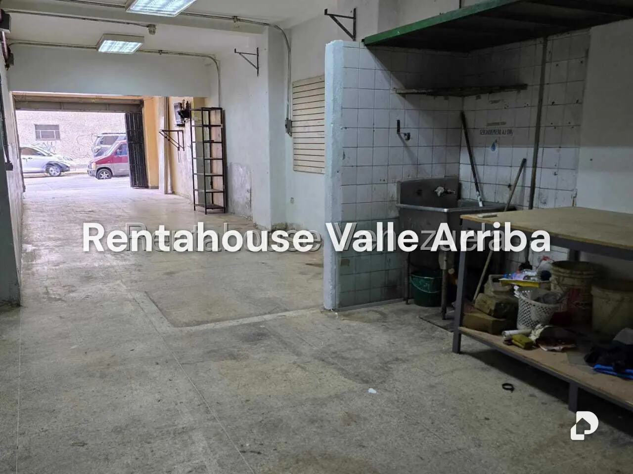 Local comercial en Parroquia La Candelaria, Caracas – 2