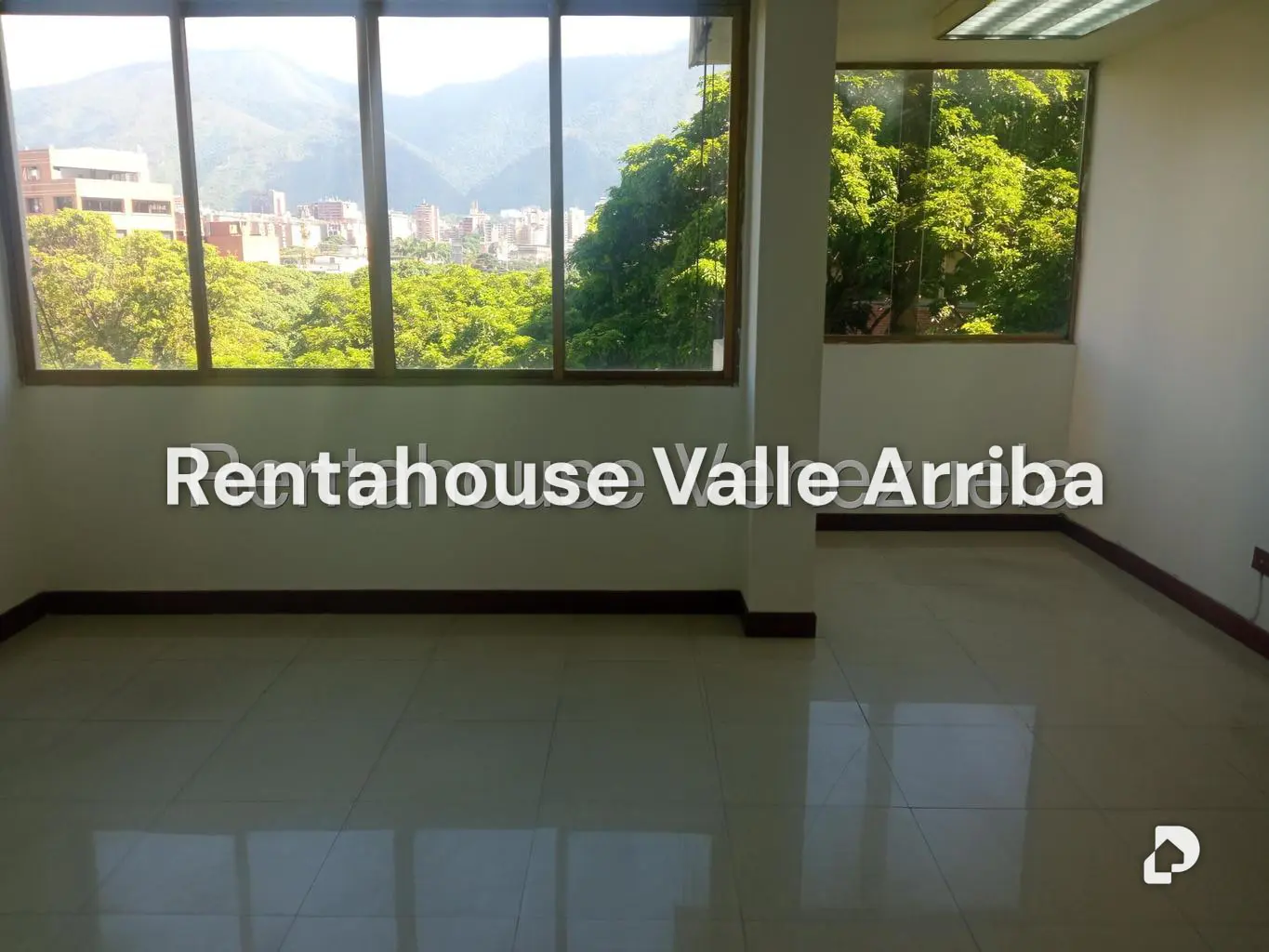 Oficina en Las Mercedes, Caracas – 24