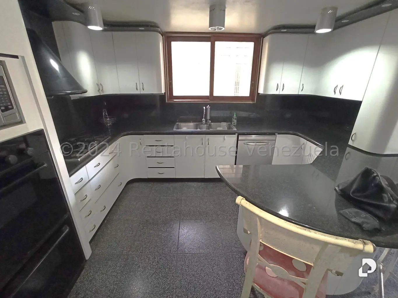 Casa en Oripoto, Caracas – 24