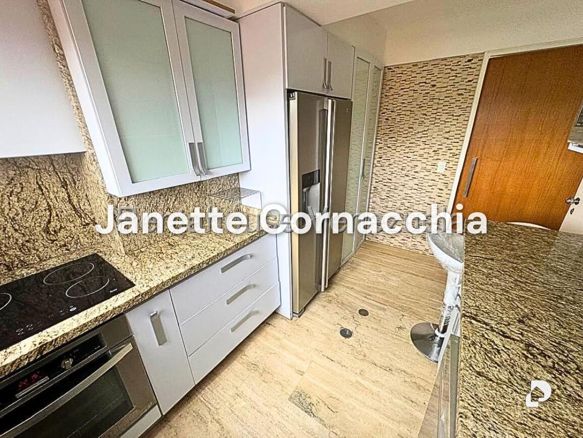 Apartamento en El Rosal, Caracas – 9