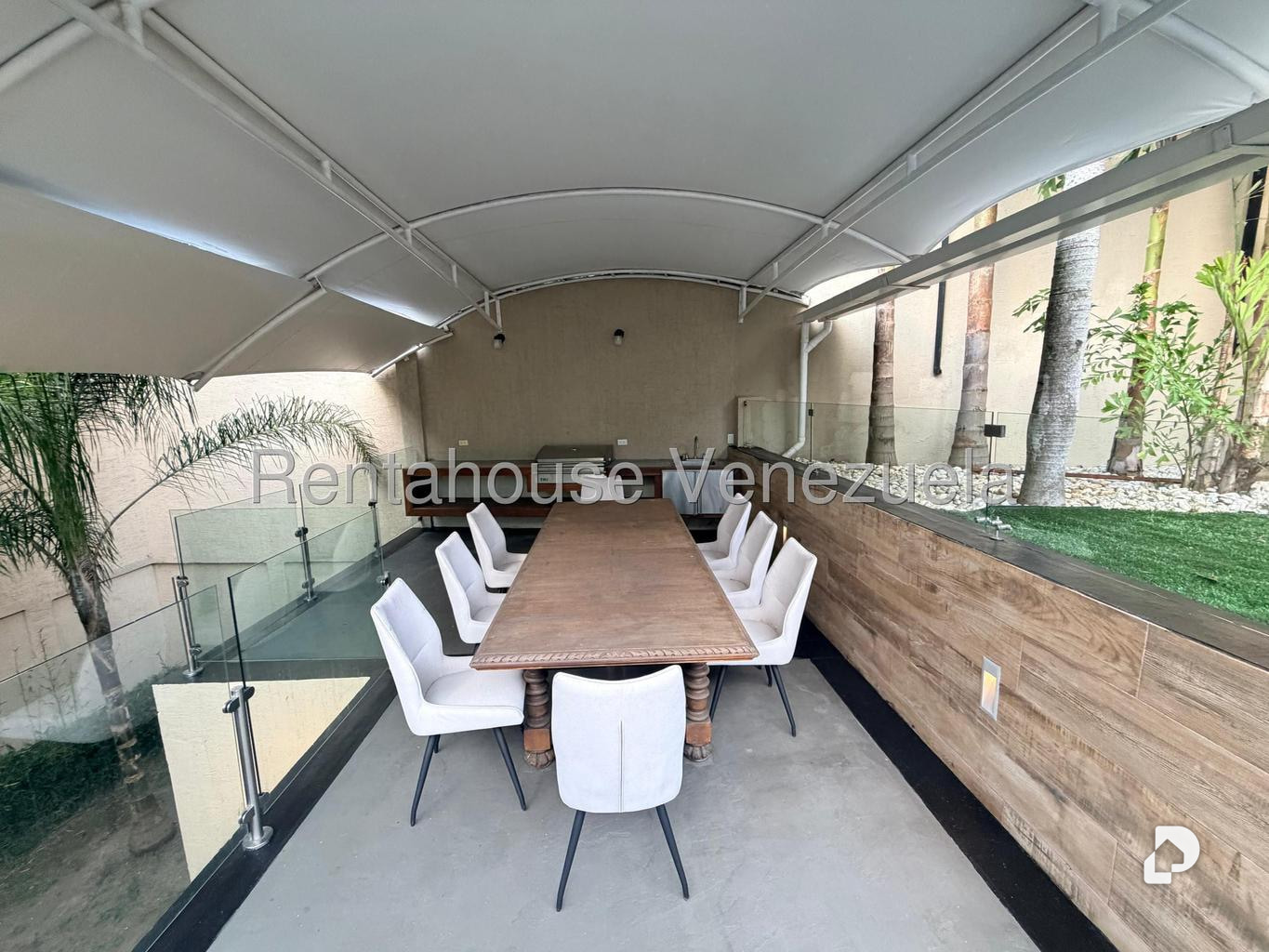 Casa en Cumbres de Curumo, Caracas – 28