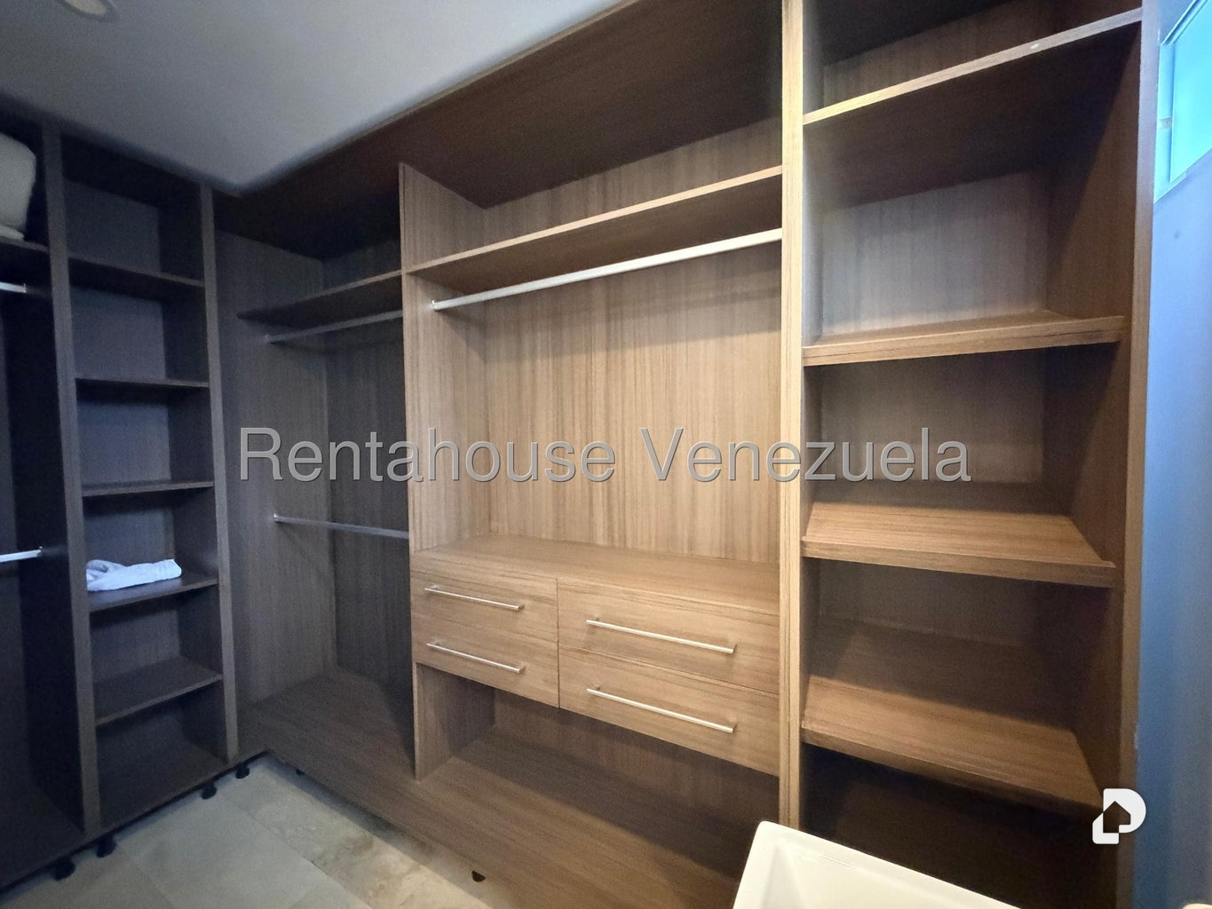 Casa en Cumbres de Curumo, Caracas – 15
