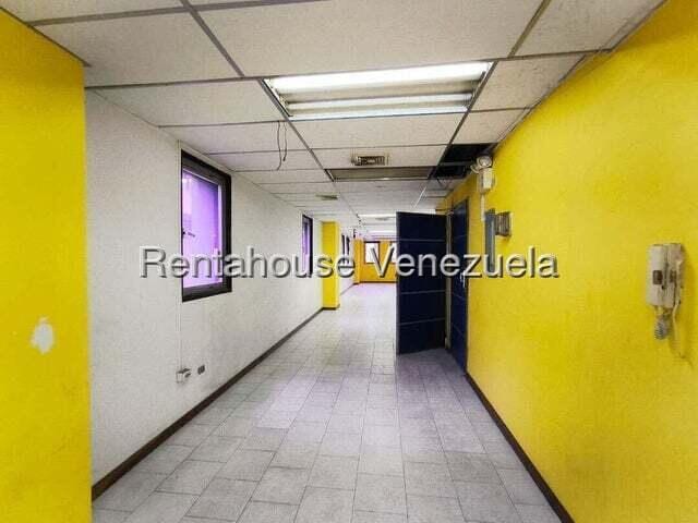 Oficina en La Urbina, Caracas - 1