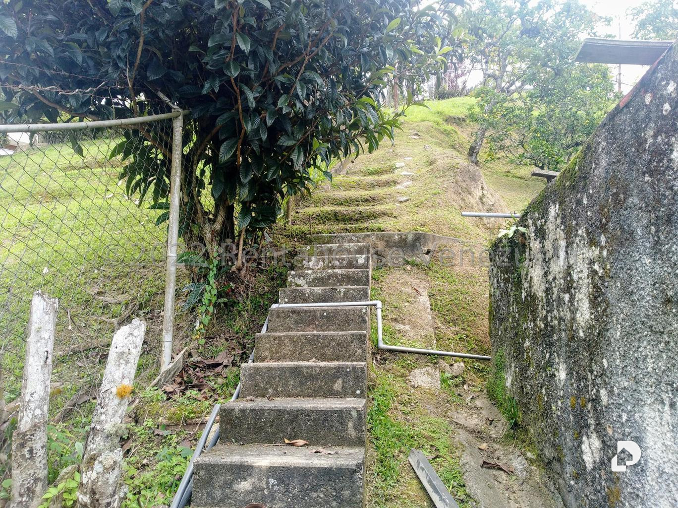 Casa en Oripoto, Caracas – 26