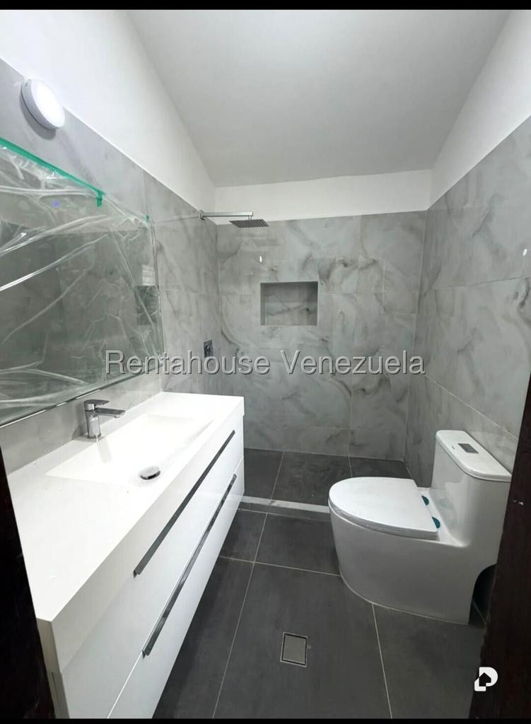 Casa en Oripoto, Caracas – 15