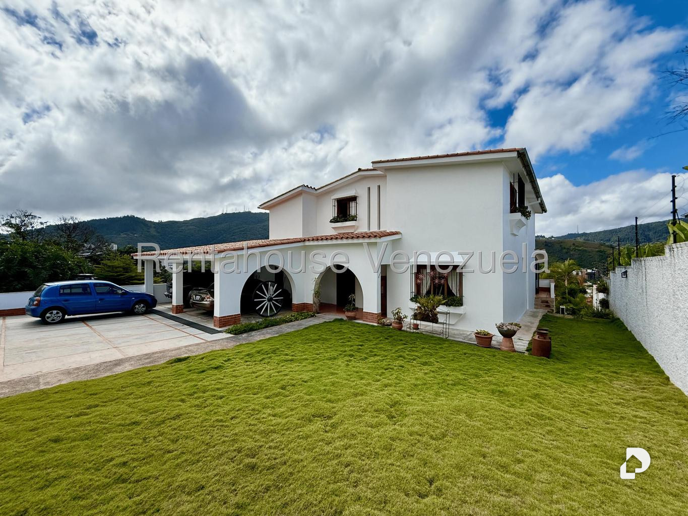 House in Lomas De La Trinidad, Caracas – 1