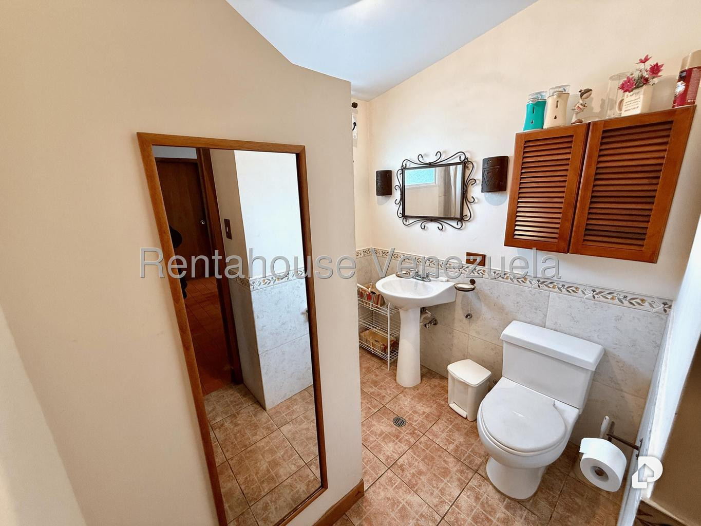 House in Lomas De La Trinidad, Caracas – 22