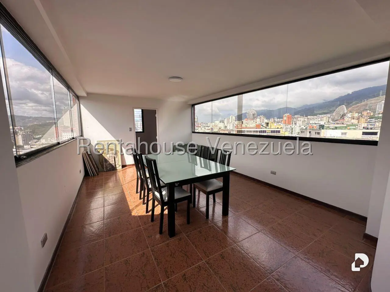 Apartamento en La Florida, Caracas – 25