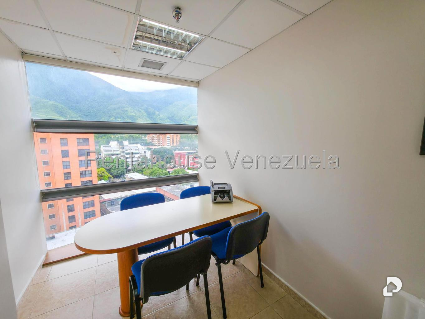 Oficina en Los Dos Caminos, Caracas – 13