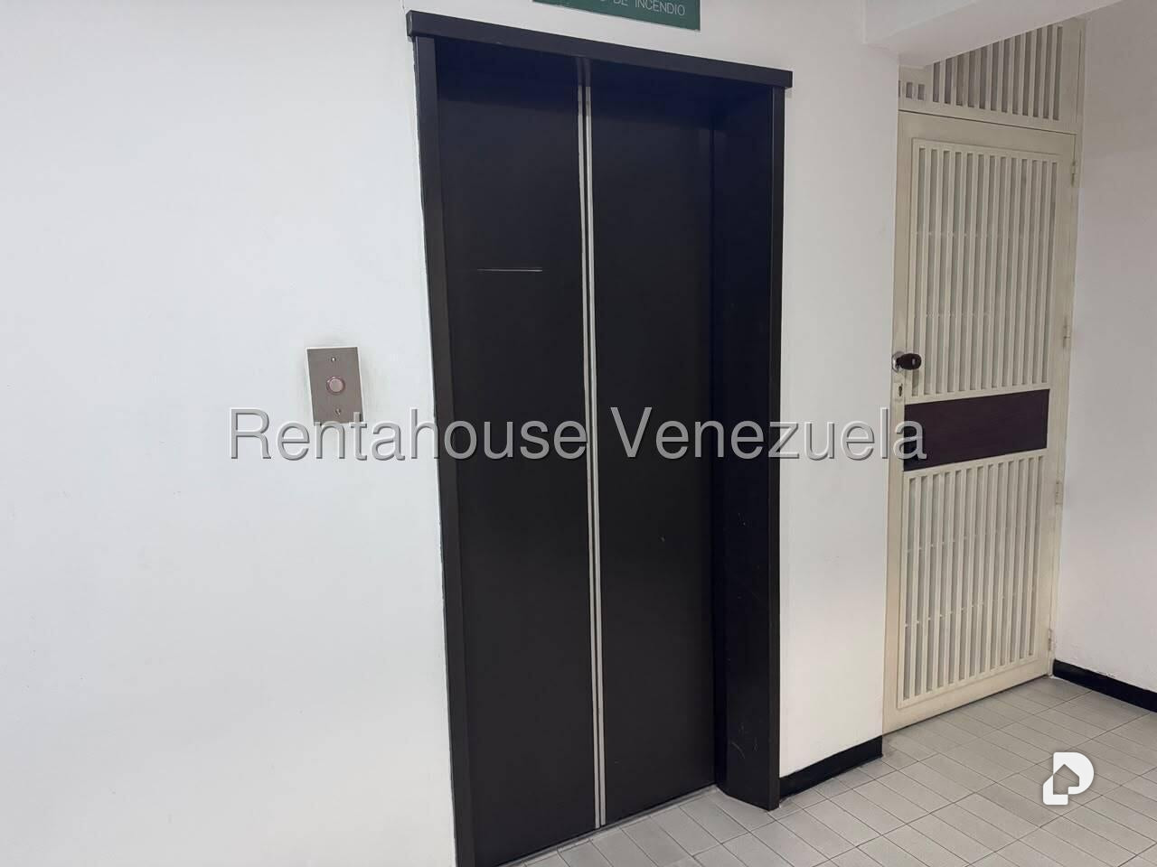 Apartamento en Los Palos Grandes, Caracas – 18