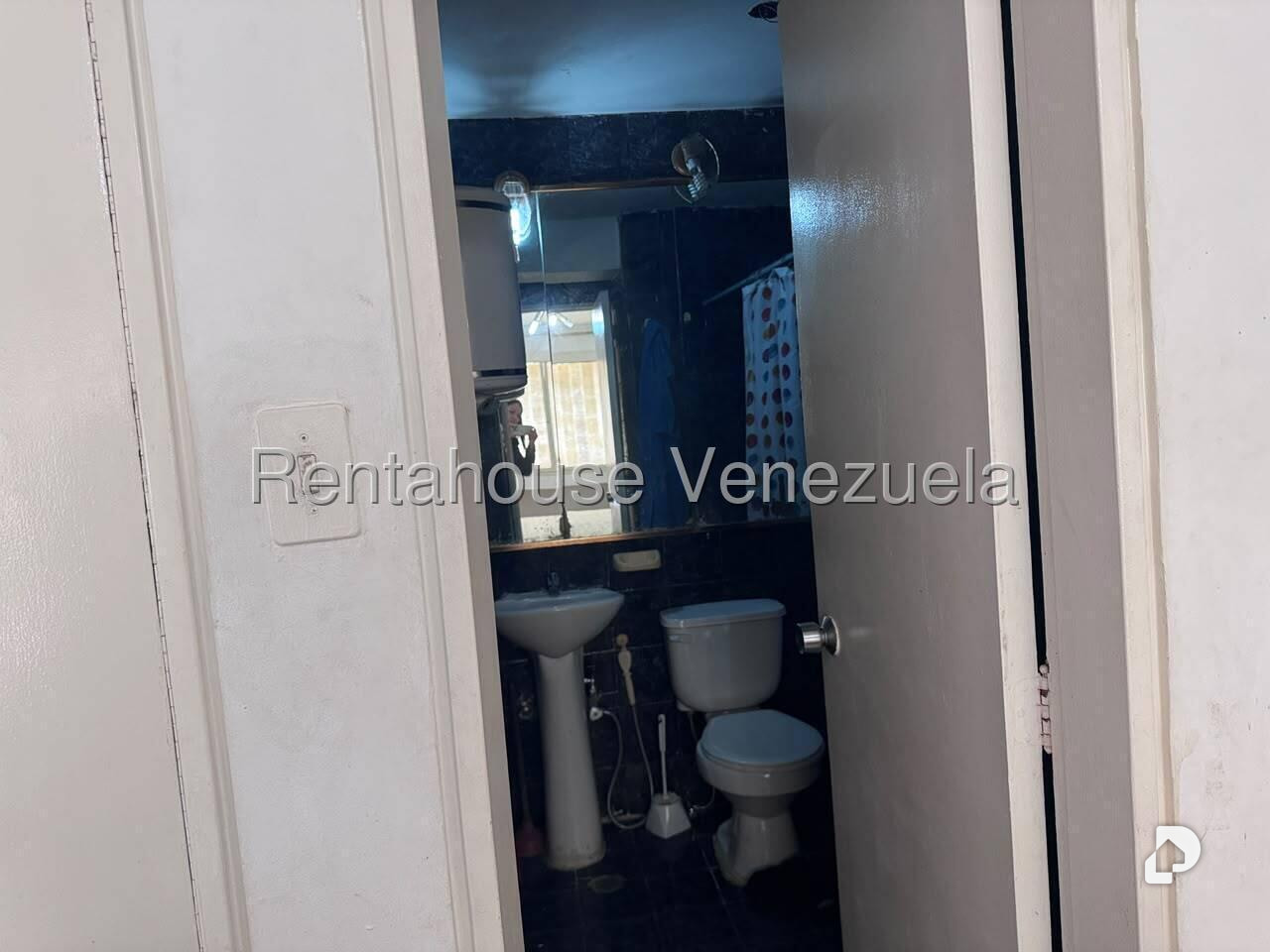 Apartamento en Los Palos Grandes, Caracas – 16