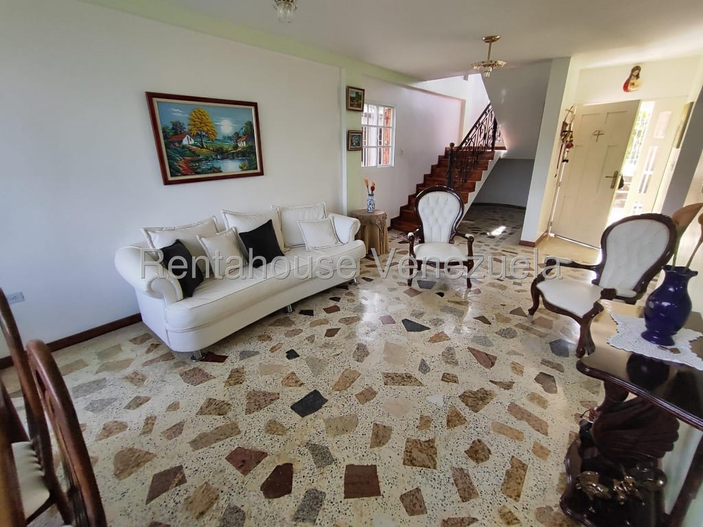 House in San Antonio de Los Altos - 1