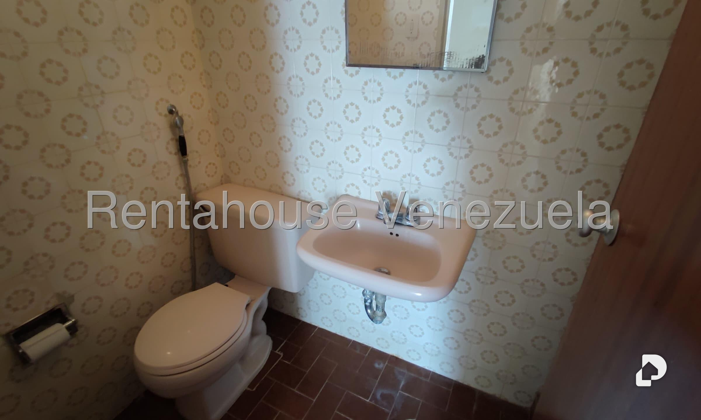 Casa en Alto Prado, Caracas – 30