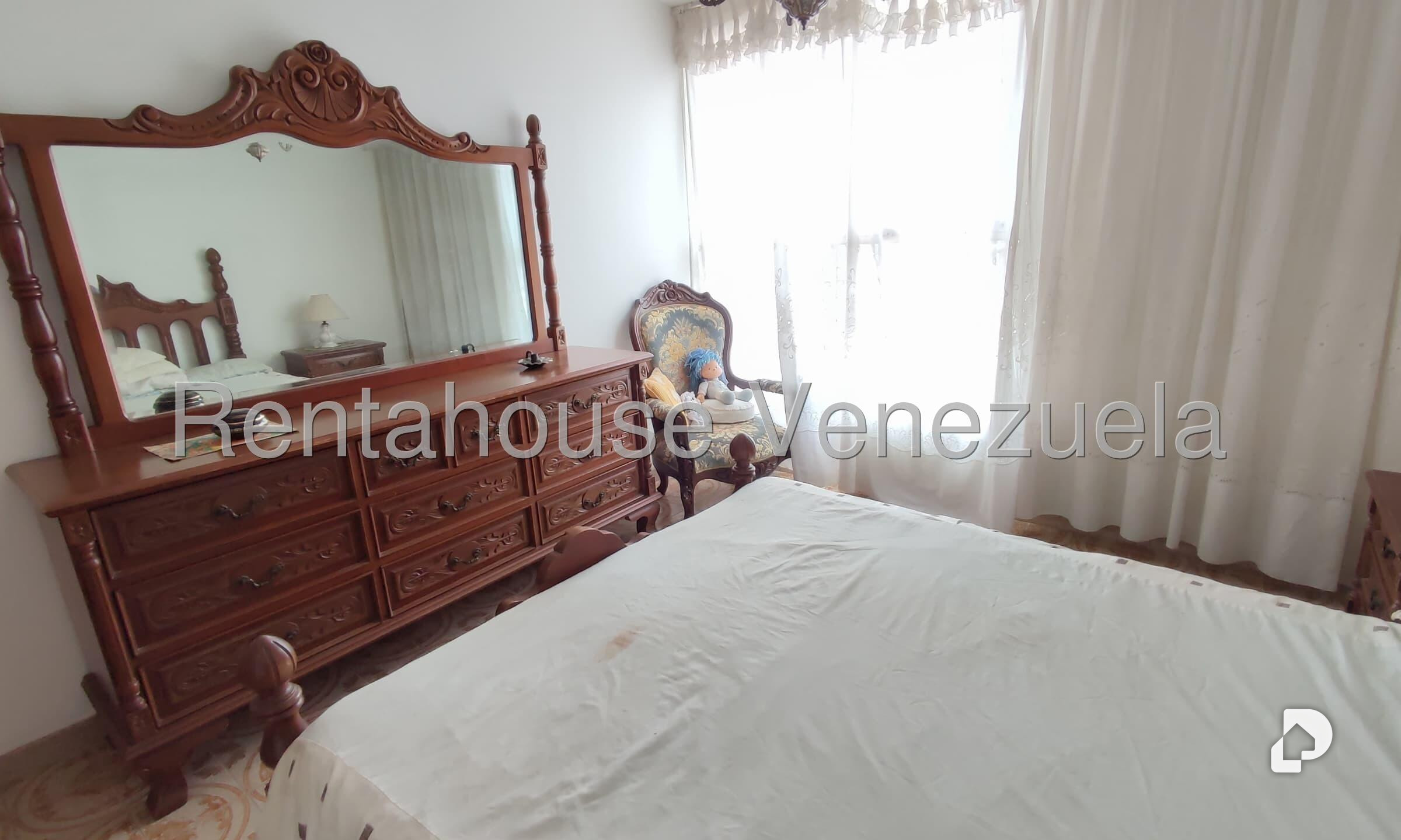 Casa en Alto Prado, Caracas – 23
