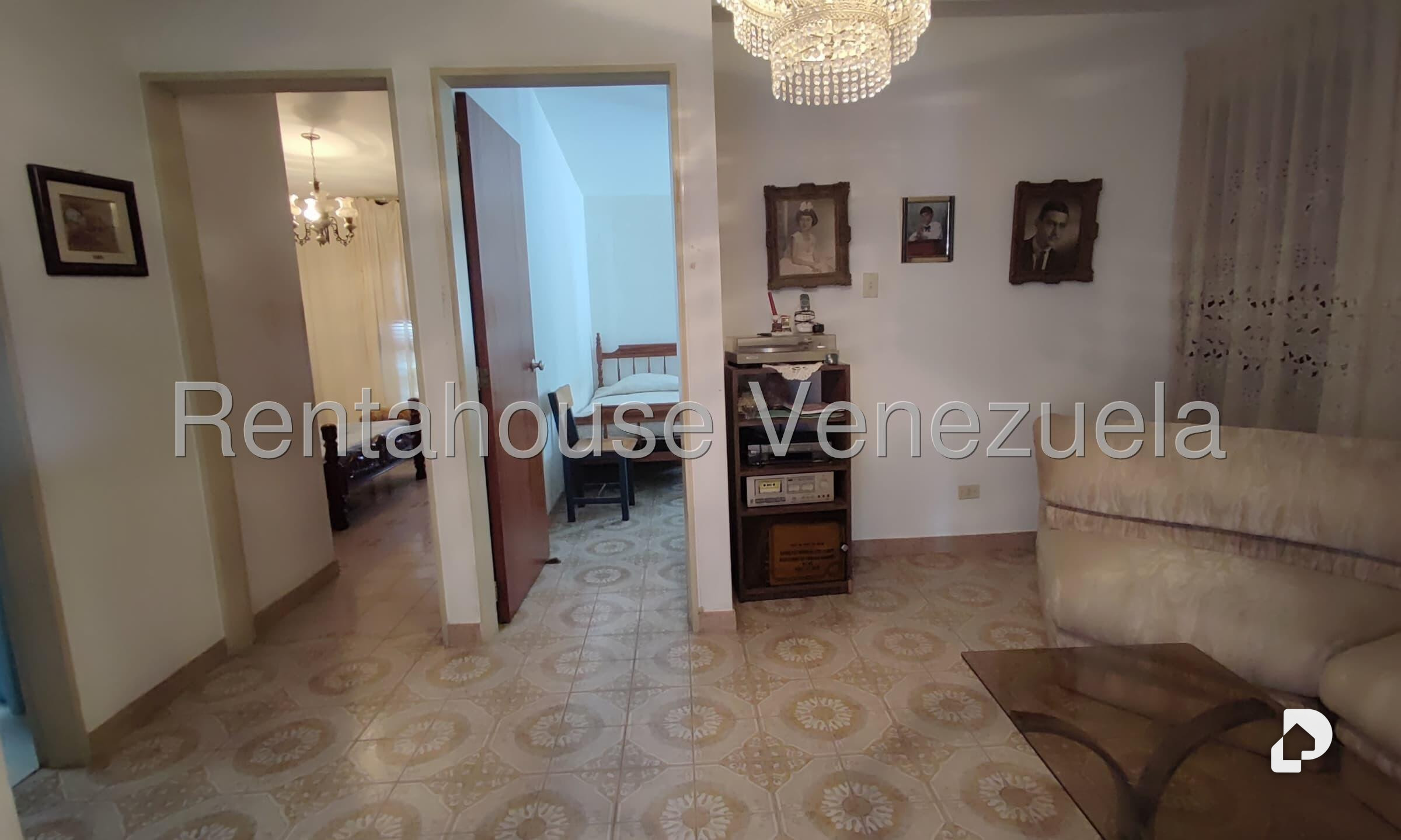 Casa en Alto Prado, Caracas – 19