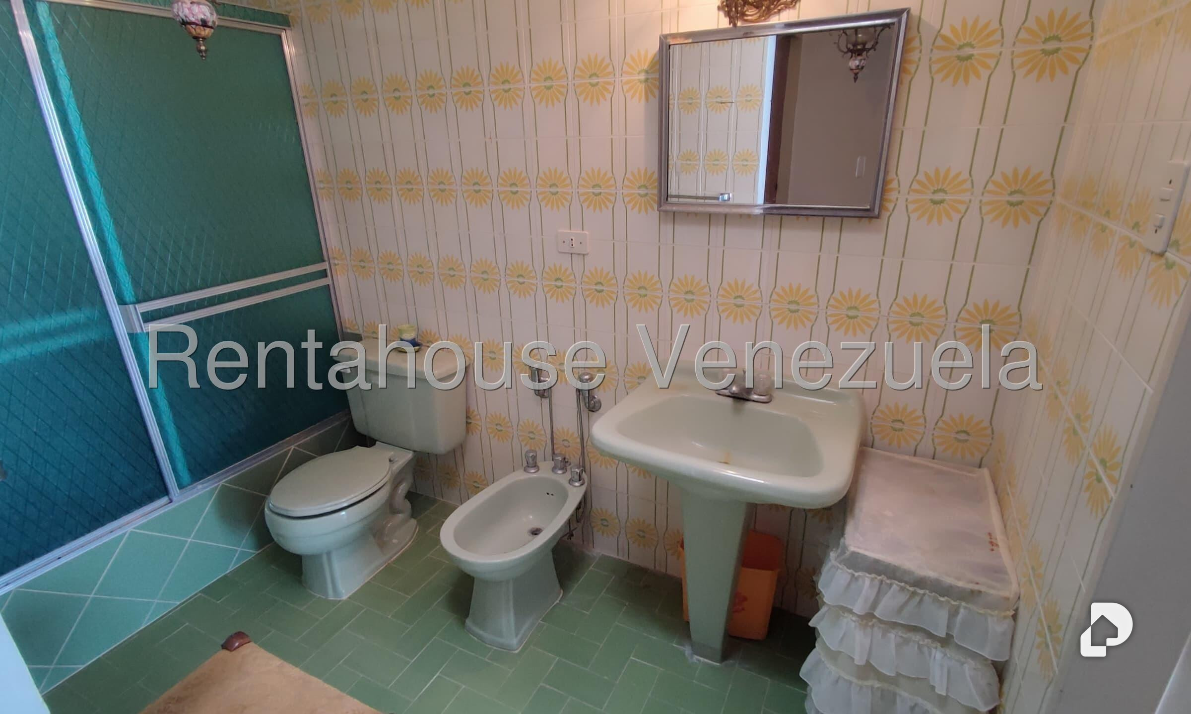 Casa en Alto Prado, Caracas – 26