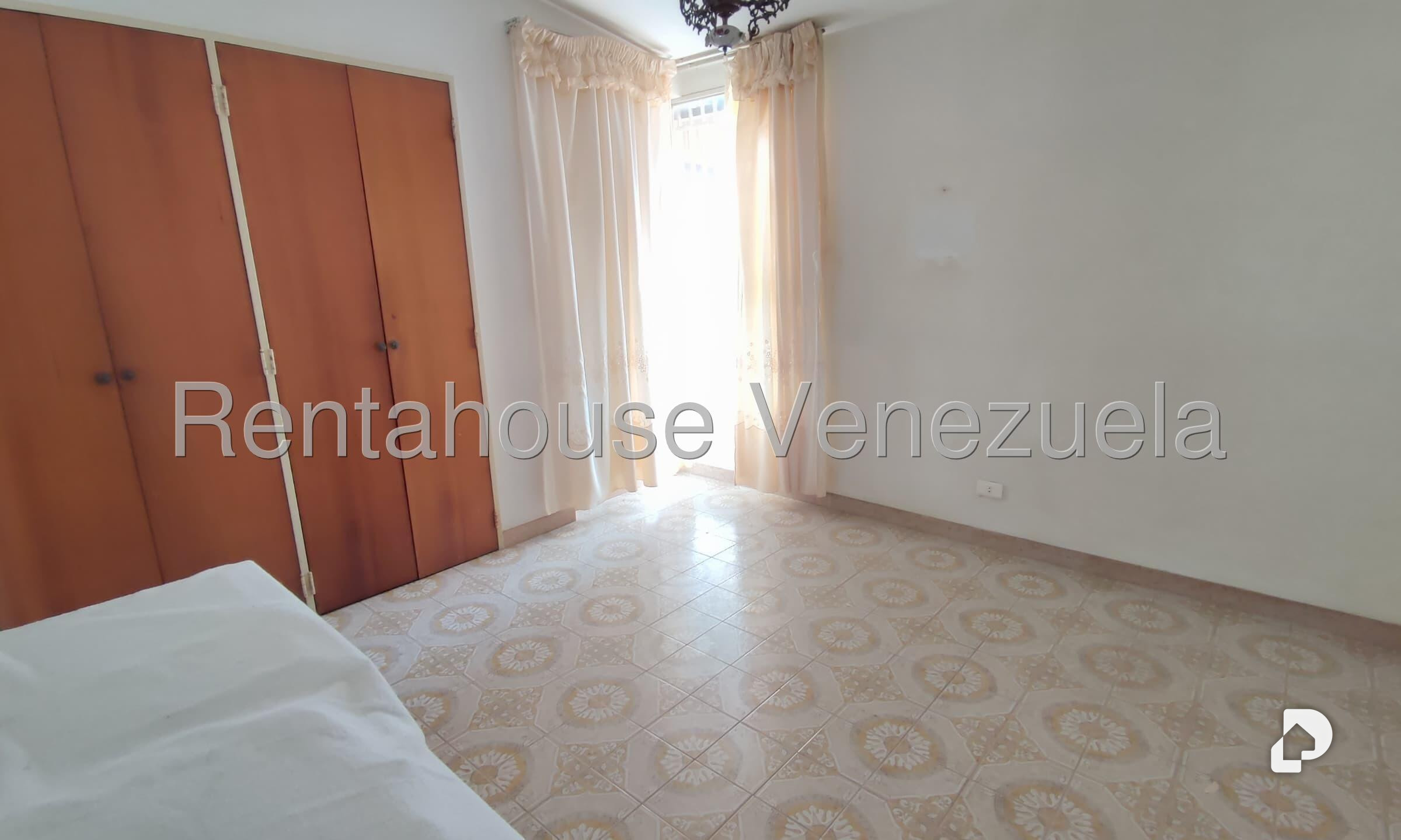 Casa en Alto Prado, Caracas – 27