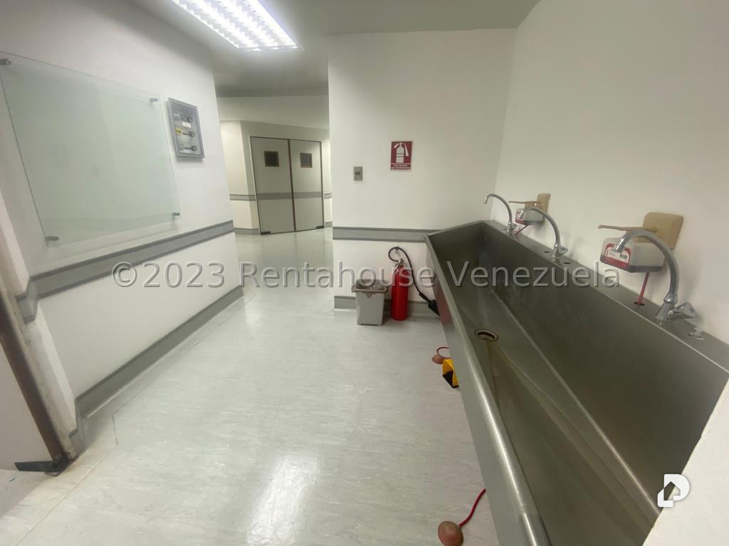 Local comercial en Santa Rosa de Lima, Caracas – 24