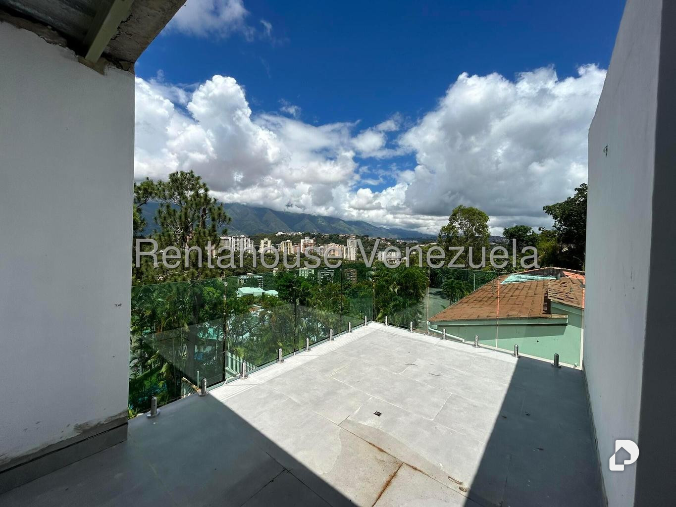 Casa en Cerro Verde, Caracas – 13