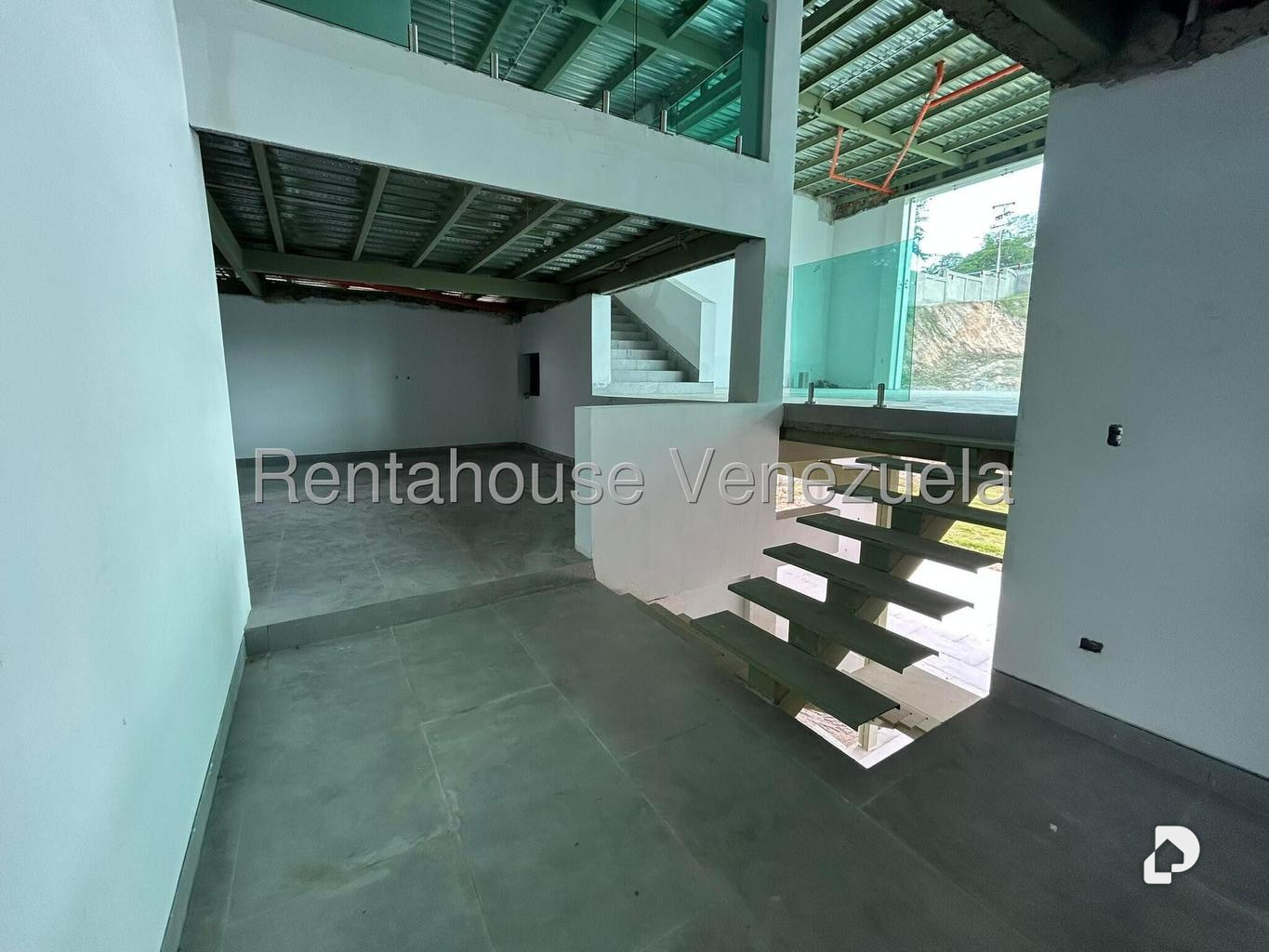 Casa en Cerro Verde, Caracas – 26