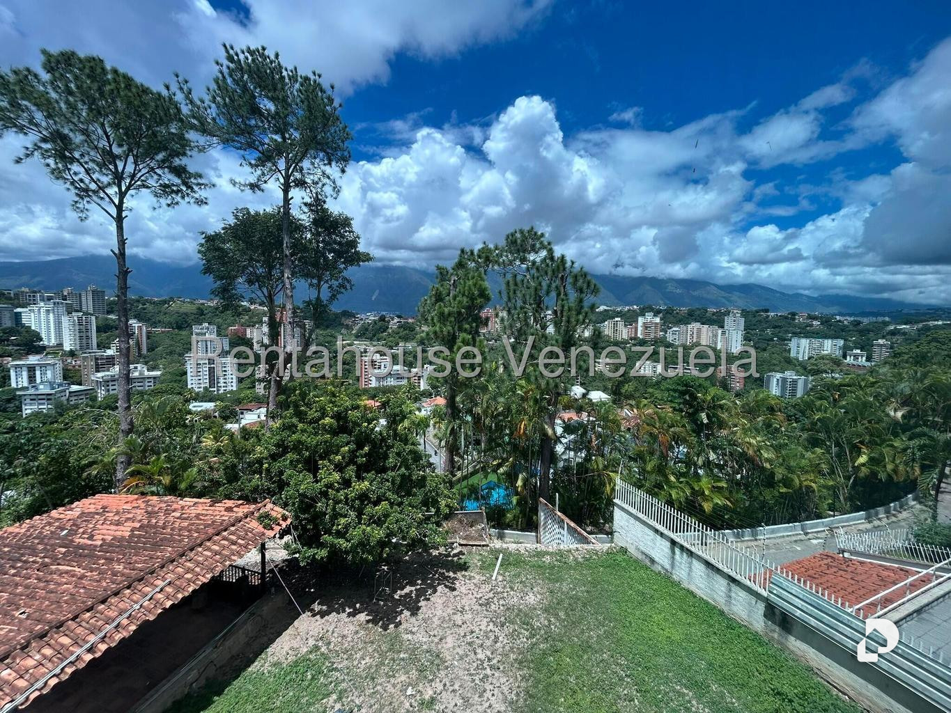 Casa en Cerro Verde, Caracas – 12