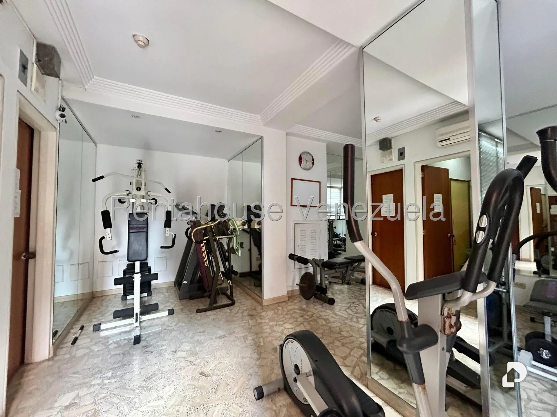 Apartamento en El Rosal, Caracas – 18
