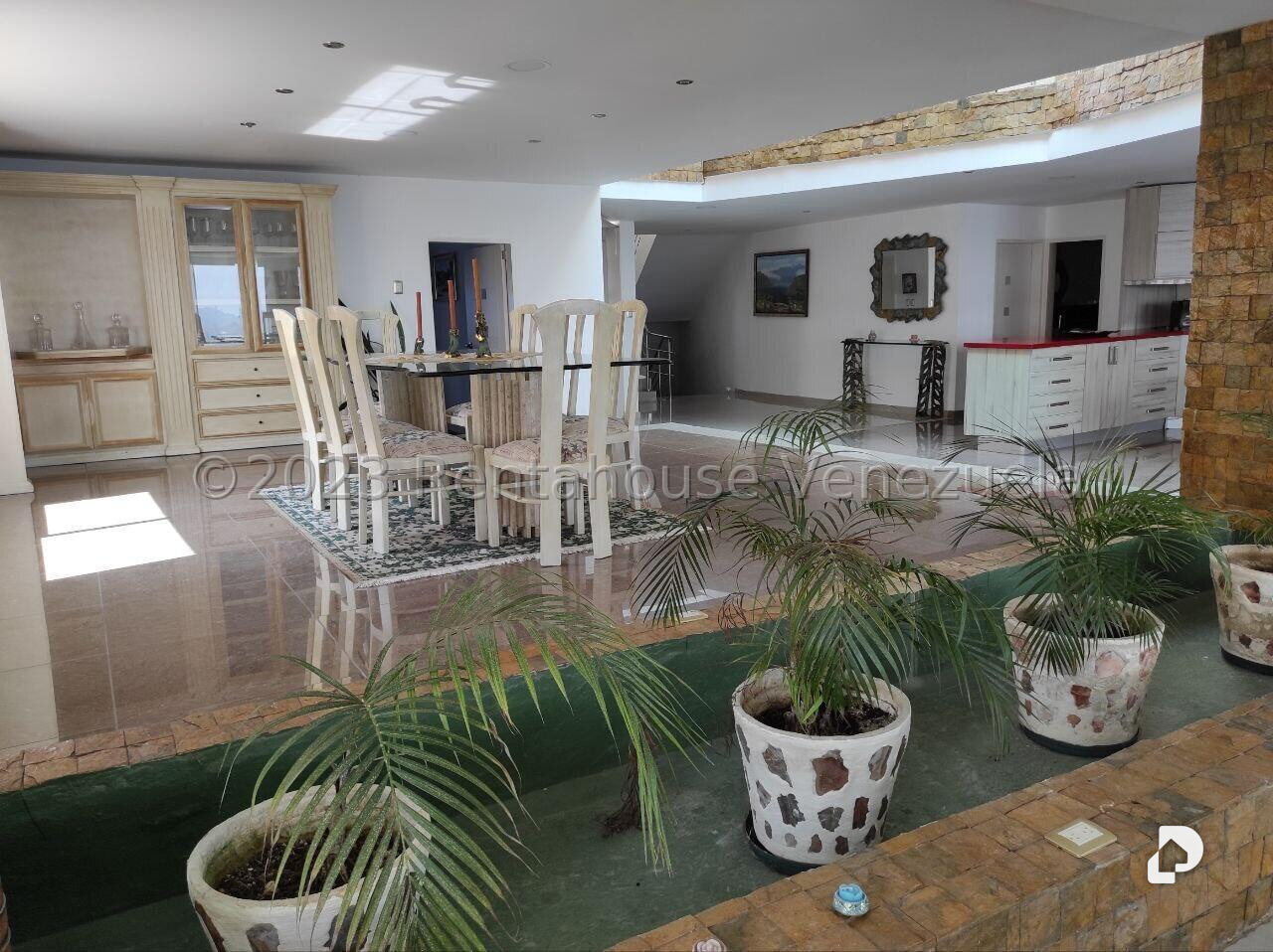 Casa en Los Guayabitos, Caracas – 8