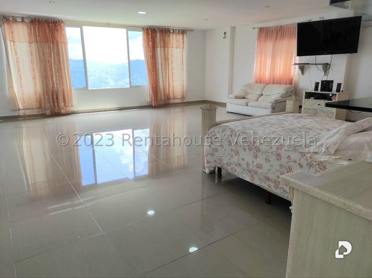 Casa en Los Guayabitos, Caracas – 15