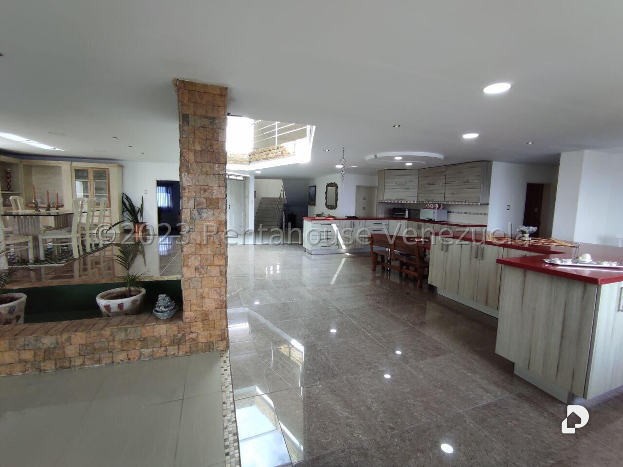 Casa en Los Guayabitos, Caracas – 12