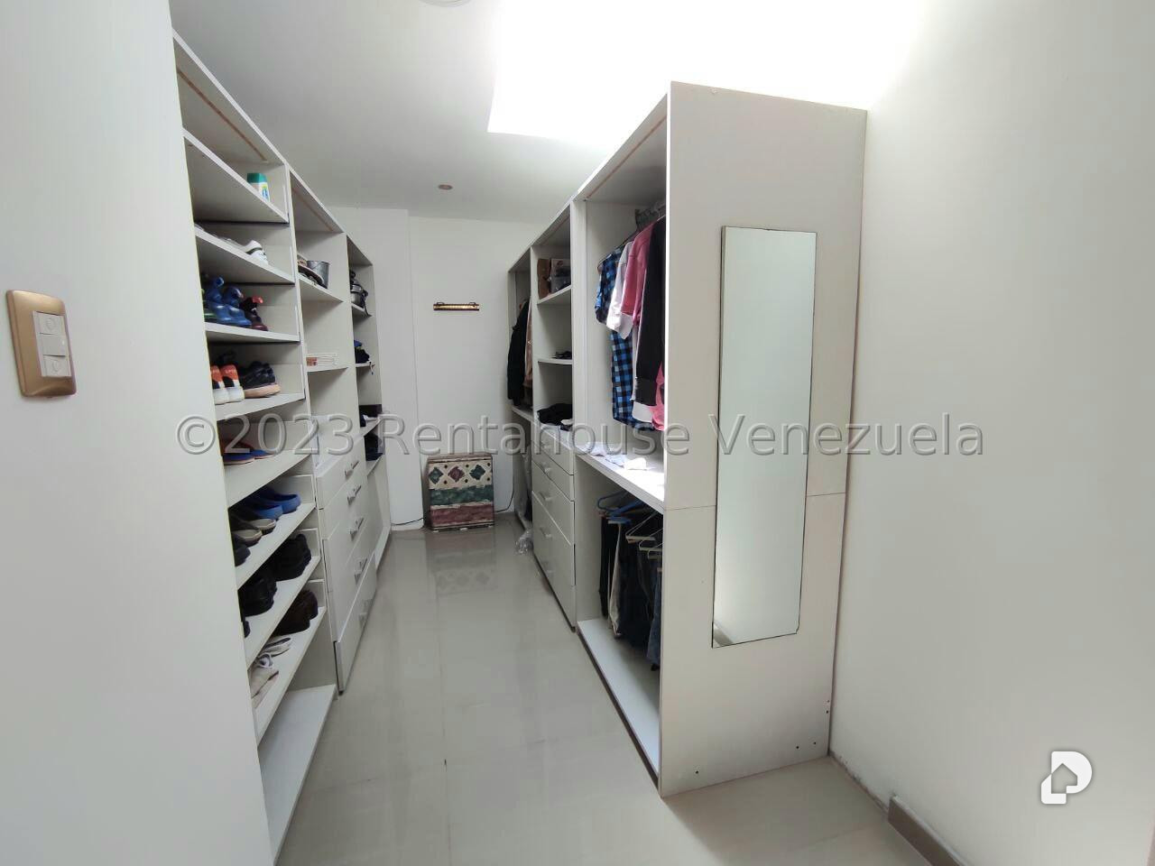 Casa en Los Guayabitos, Caracas – 18
