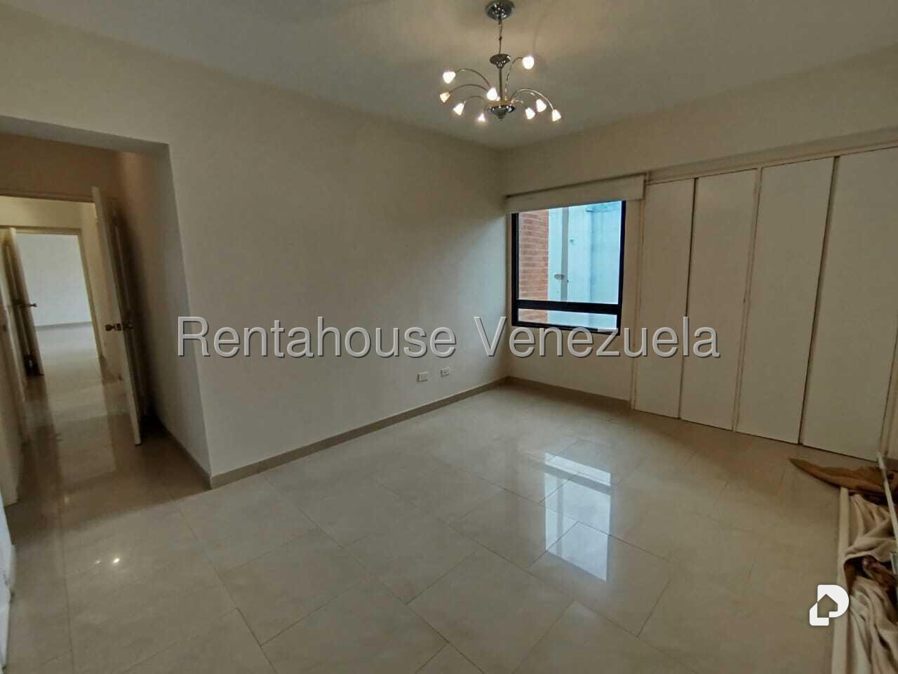 Apartamento en Las Esmeraldas, Caracas – 18