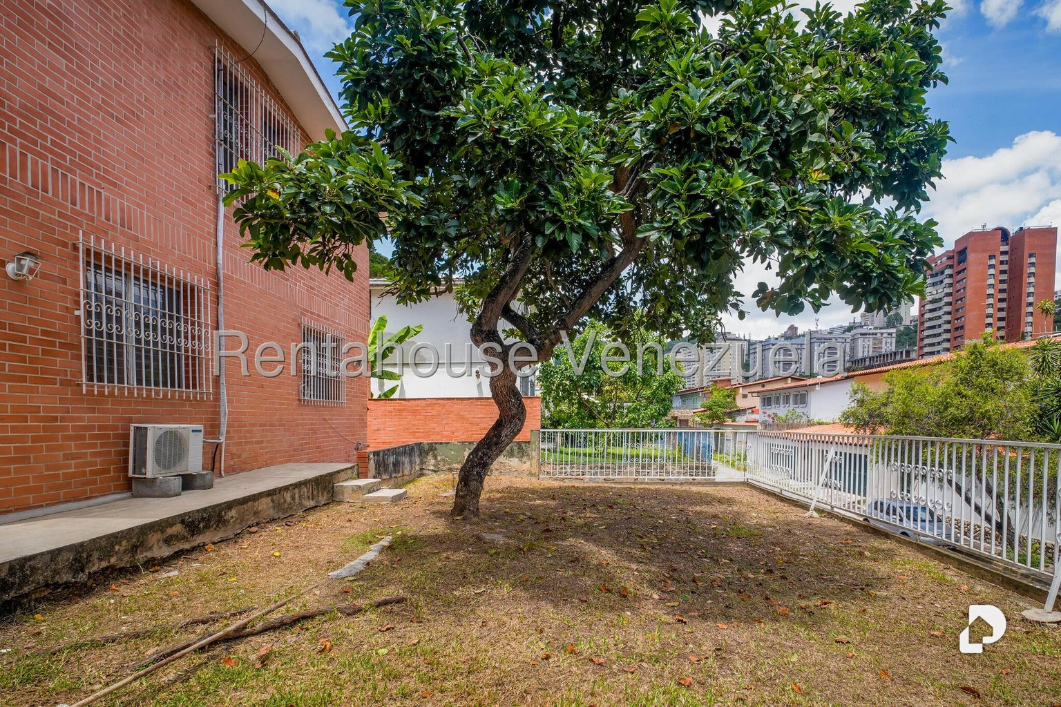 Casa en Santa Fe Norte, Caracas – 25