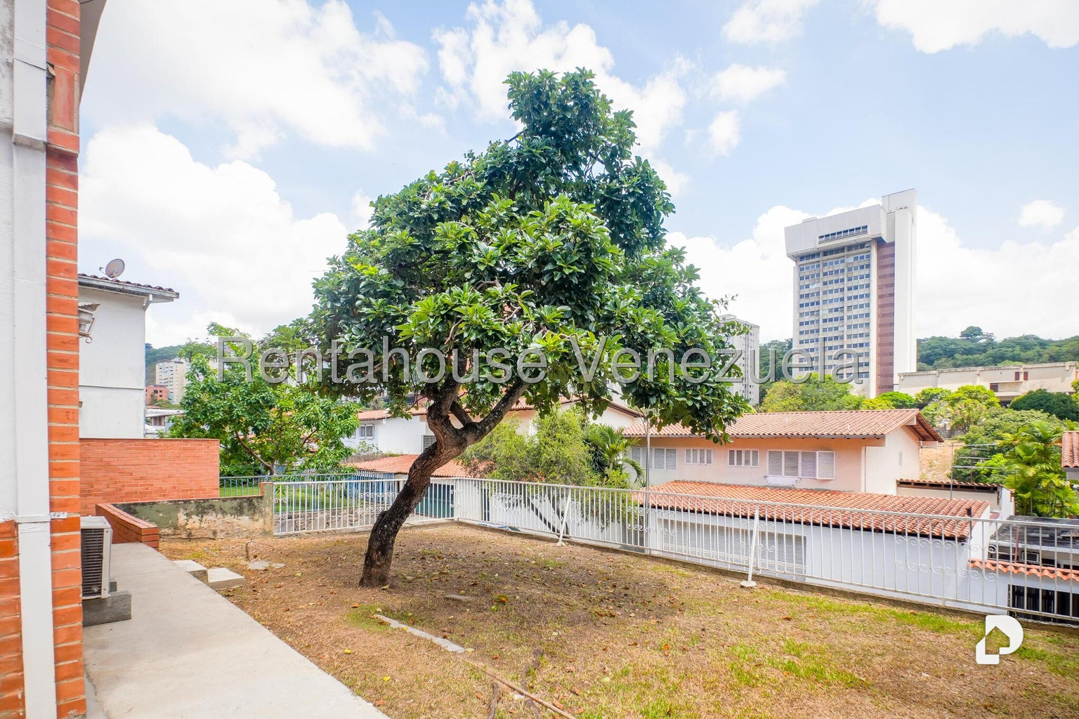 Casa en Santa Fe Norte, Caracas – 27