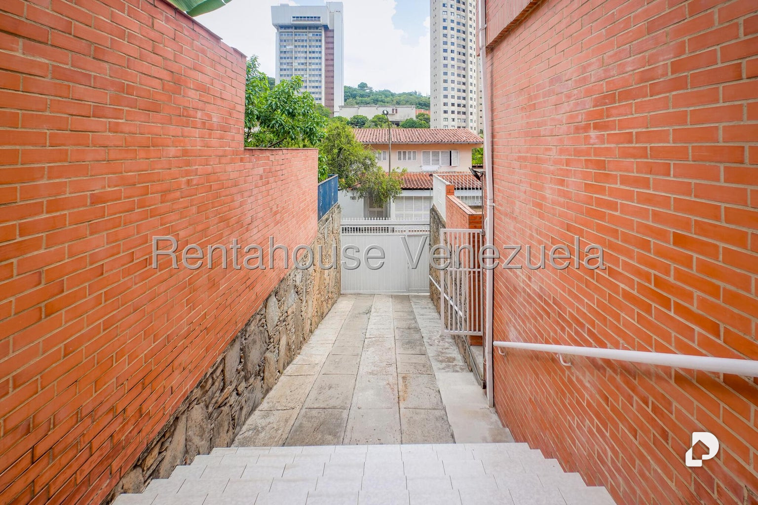 Casa en Santa Fe Norte, Caracas – 28