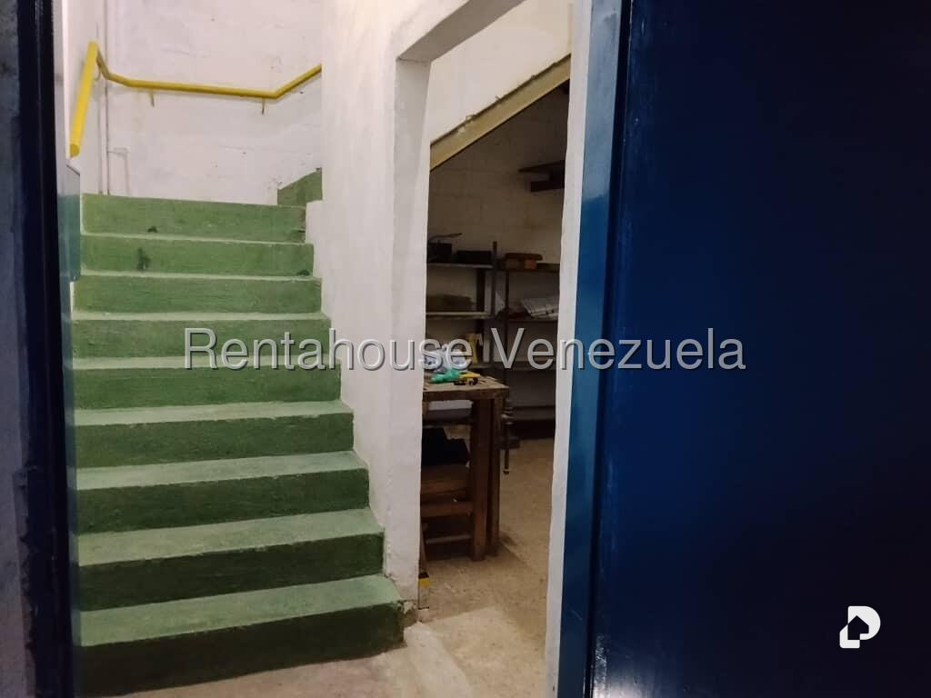 Local comercial en Prado de María, Caracas