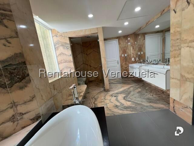 Apartamento en Altamira, Caracas – 19