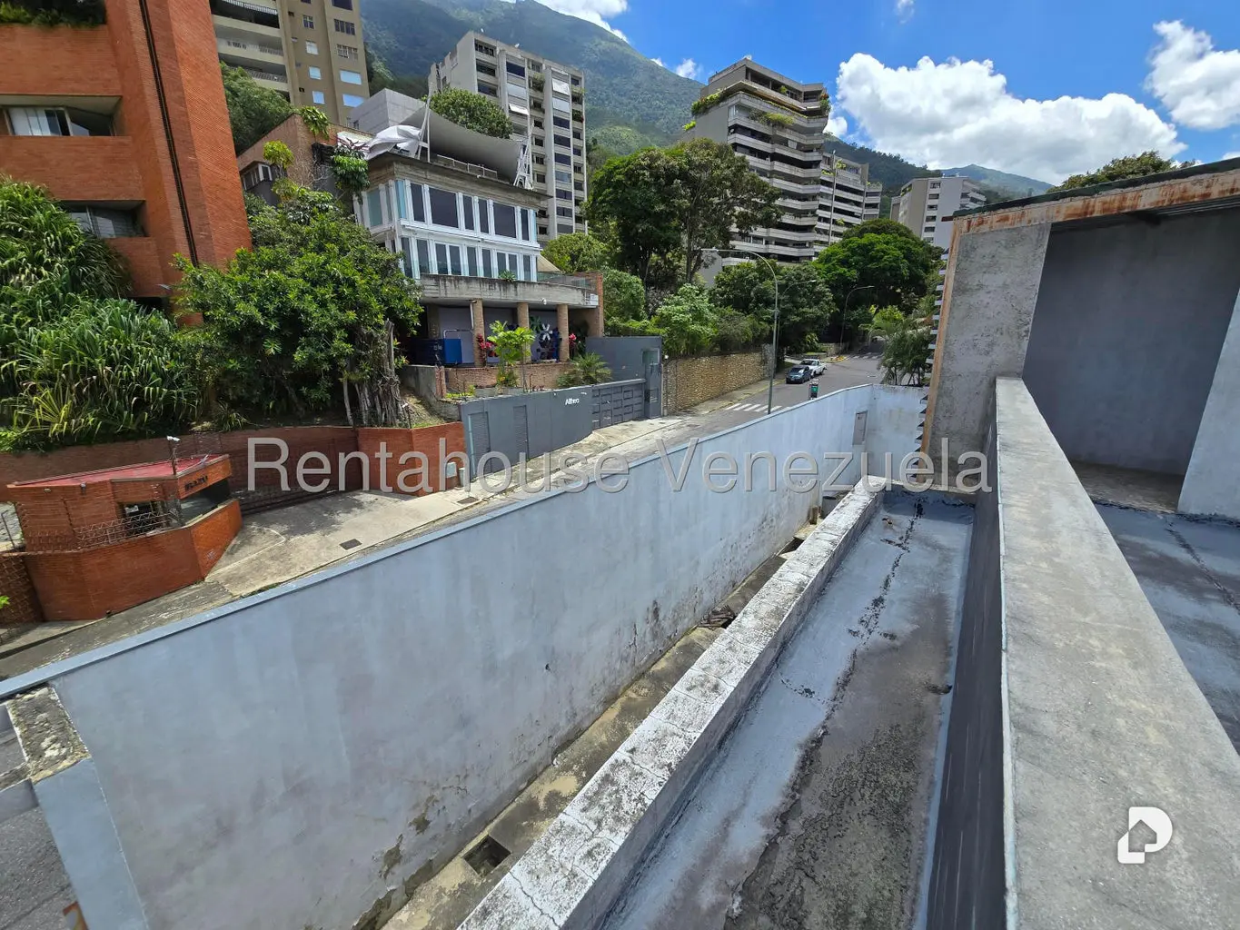 Casa en Altamira, Caracas – 25
