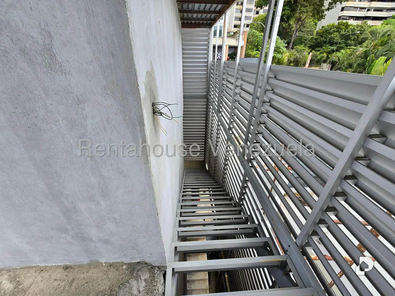 Casa en Altamira, Caracas – 24