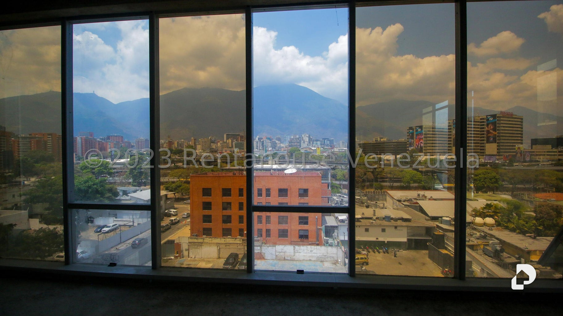 Oficina en Las Mercedes, Caracas – 11