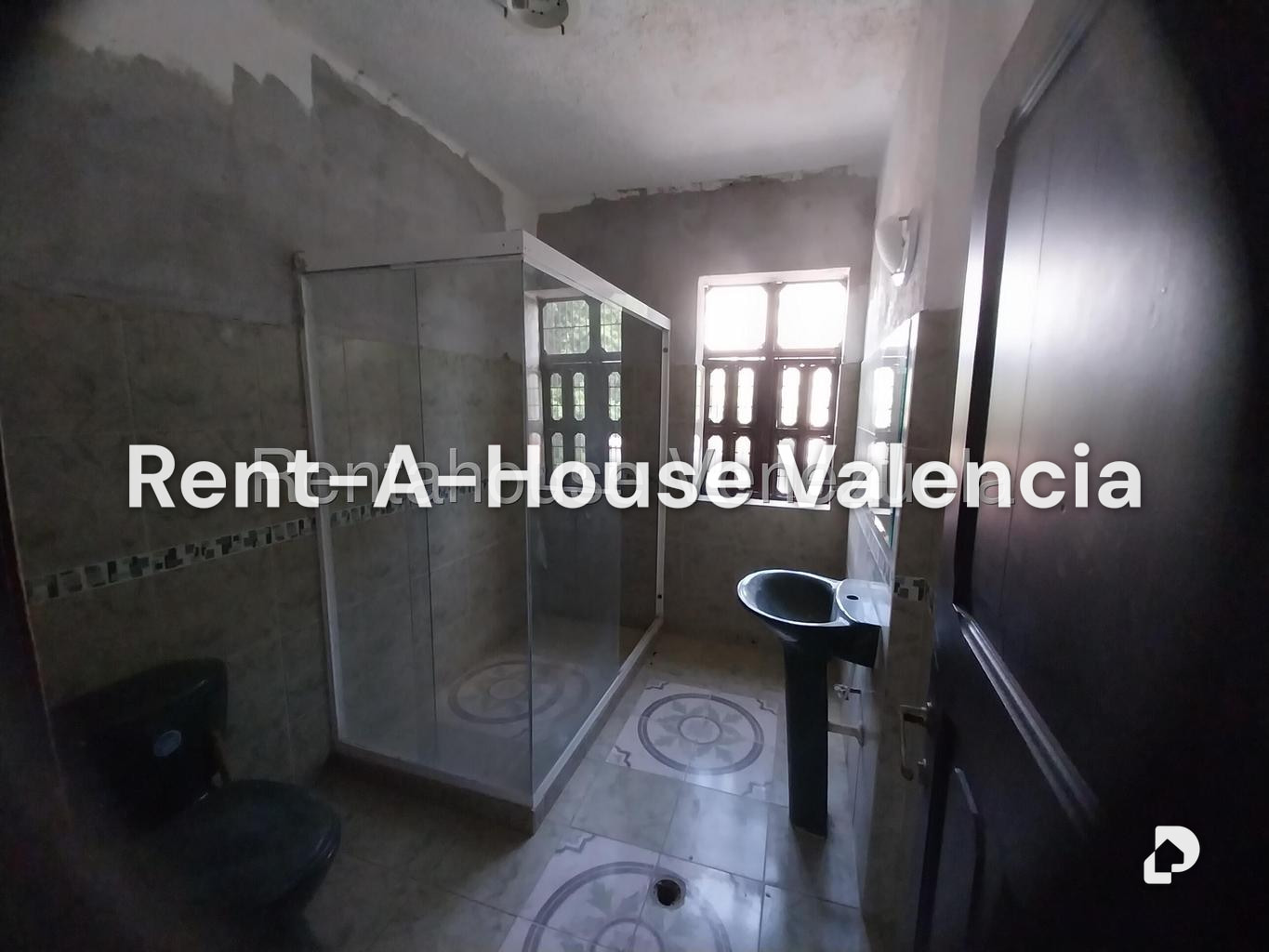 Local comercial en Avenida Bolivar Norte, Valencia – 18