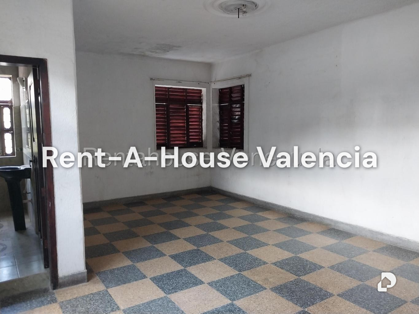 Local comercial en Avenida Bolivar Norte, Valencia – 17