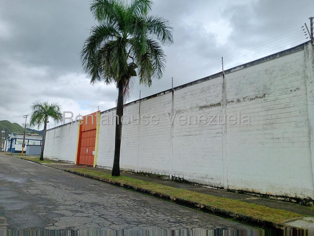 Local comercial en Lizandro Alvarado, Valencia - 1
