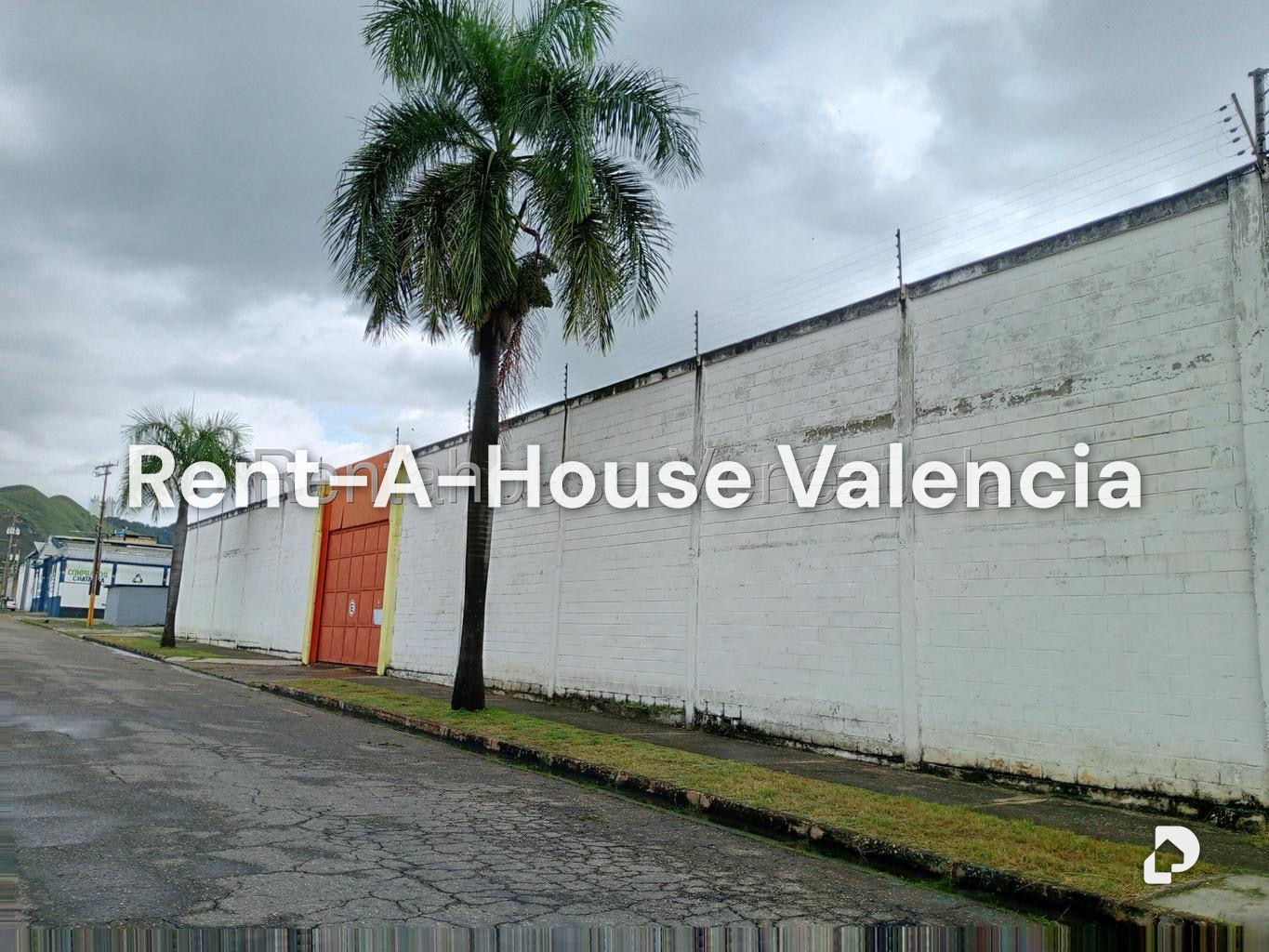Local comercial en Lizandro Alvarado, Valencia – 1