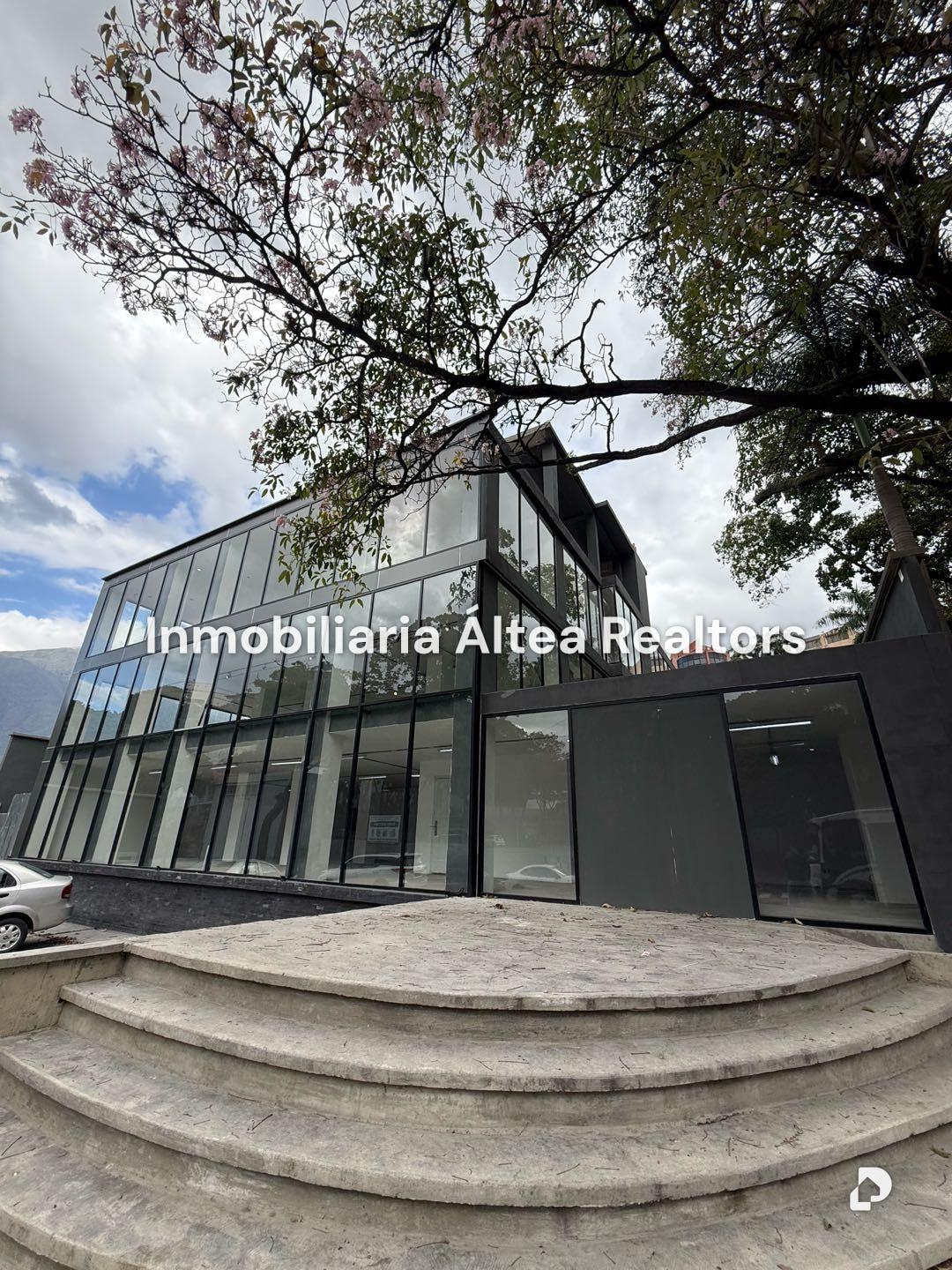 Local comercial en Chuao, Caracas – 1