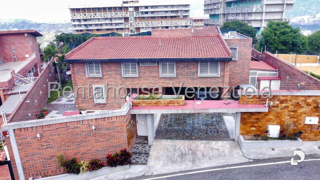 House in Cumbres de Curumo, Caracas – 1