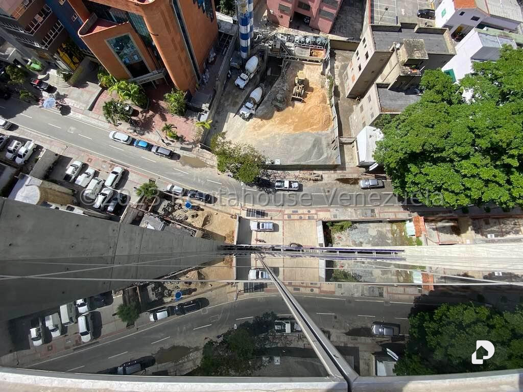 Oficina en Las Mercedes, Caracas – 19