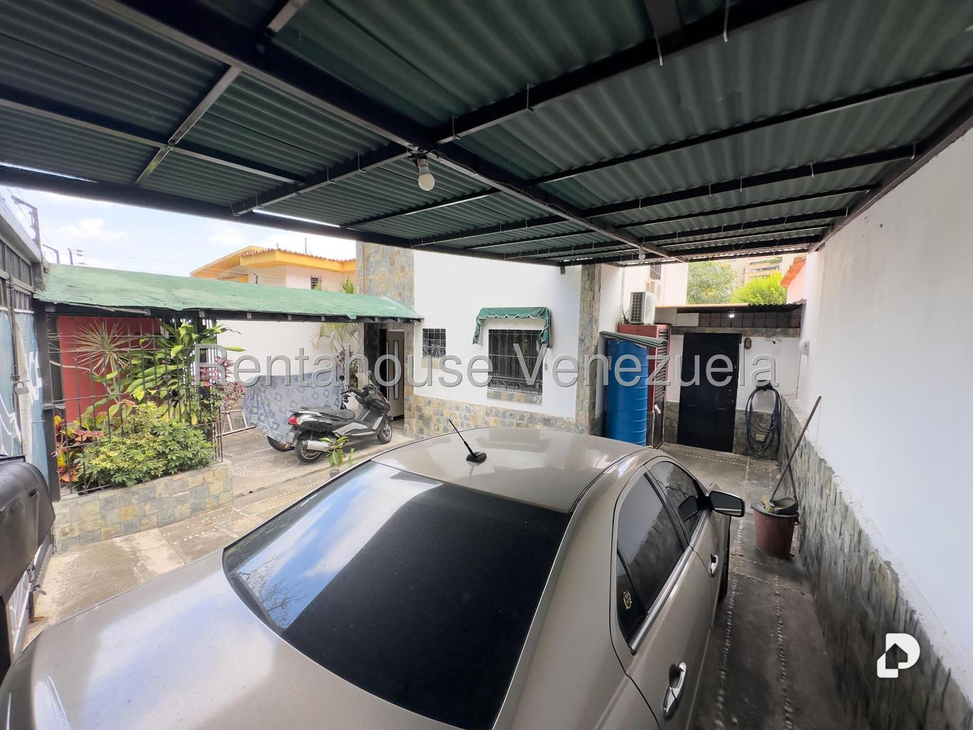 Casa en Santa Rosa de Lima, Caracas – 24