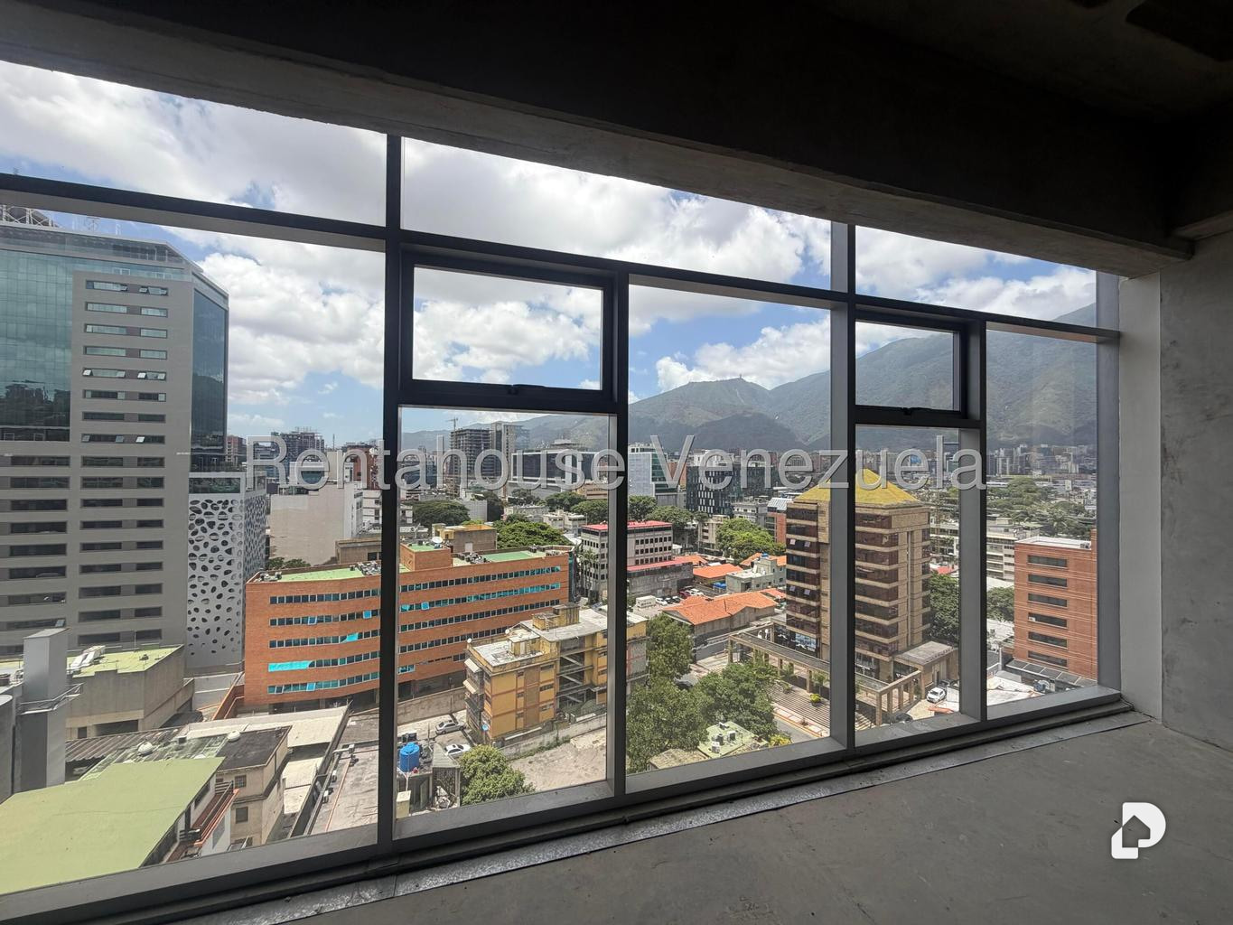 Oficina en Las Mercedes, Caracas – 15